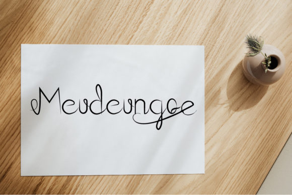 Meudeungoe Font: Elegant Script for Web Design